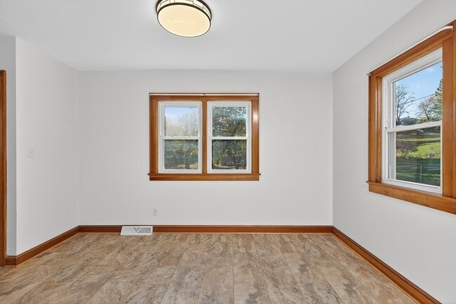 Building Photo - 250 Gillespie Dr NE