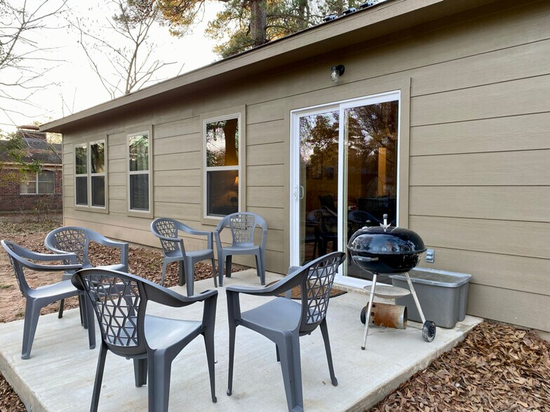 Building Photo - 798 Madison St