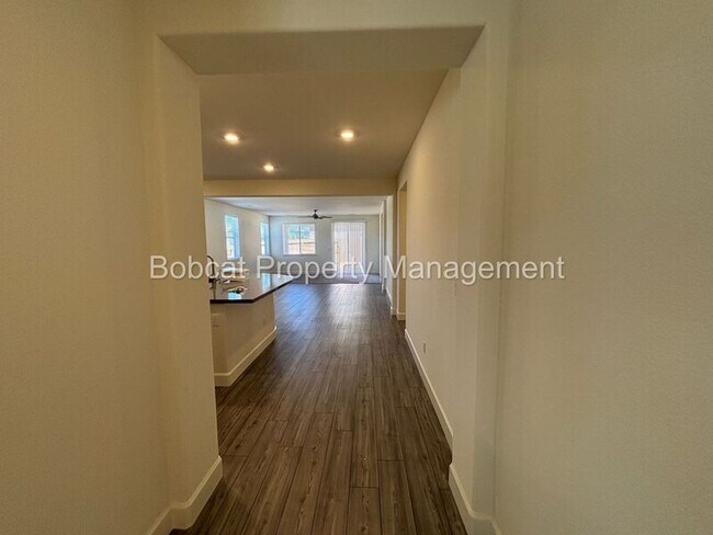Building Photo - 1097 Dapple Dr