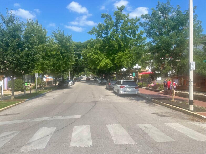 Building Photo - 403 E 4th St