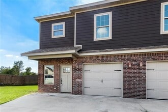 Building Photo - 845 Baker St NW