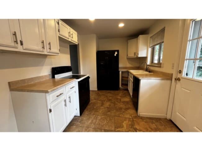 Building Photo - Welcome to this Colorado Springs charmer i...