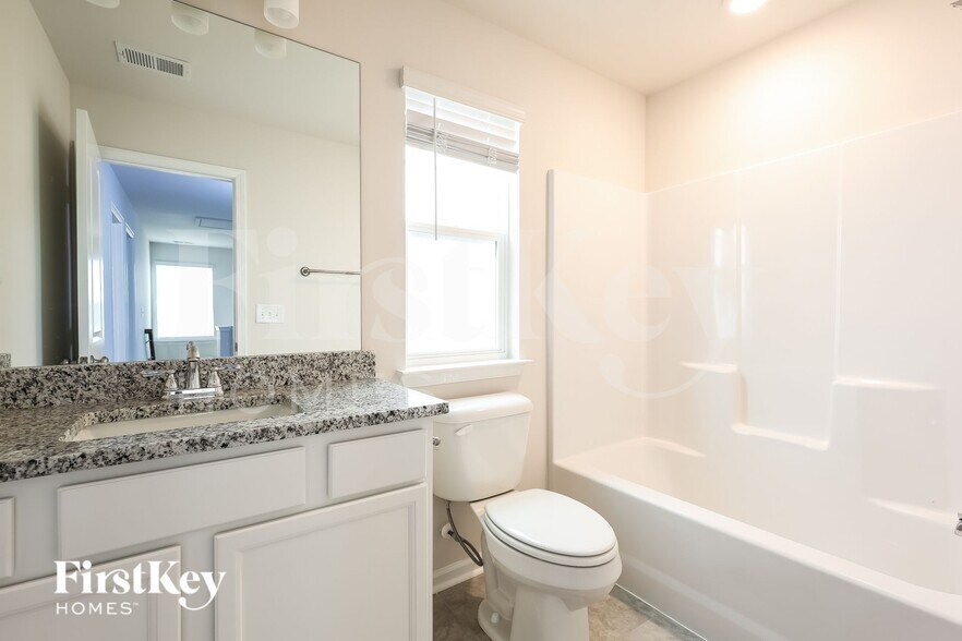 Building Photo - 709 Ridgemoor Trl