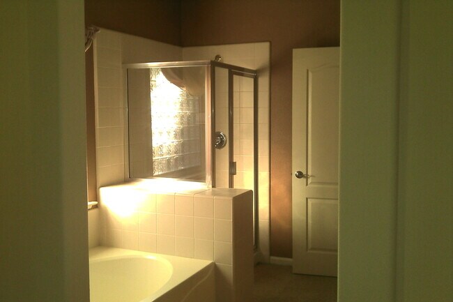 Building Photo - 6503 Kingbird Ct