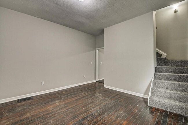 Building Photo - 417 N State Ave