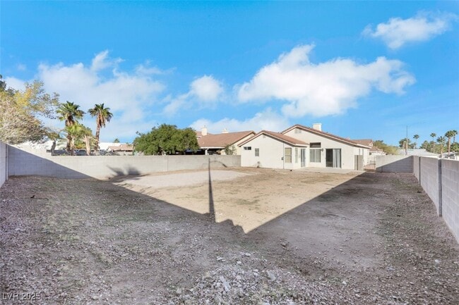 Building Photo - 2329 Avery Dr