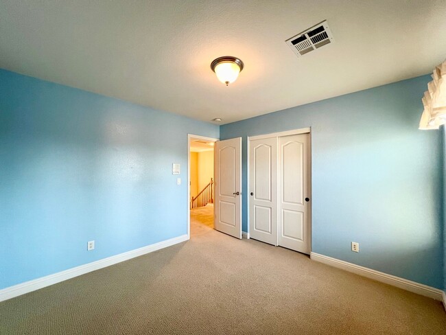 Building Photo - MOVE-IN SPECIAL! BEAUTIFUL 3 BEDROOM SUMME...