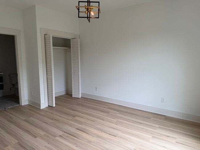Building Photo - Unit D