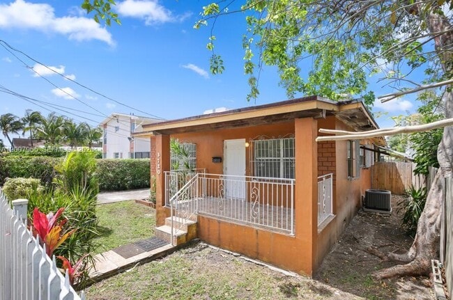 Building Photo - 3720 NW 20th Ct