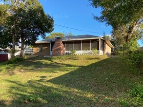 Building Photo - 3/2/2 great location