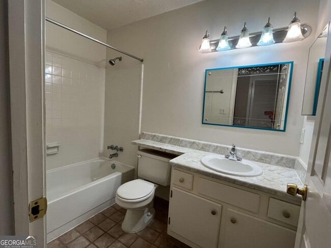 Building Photo - 2196 Palmyra Dr