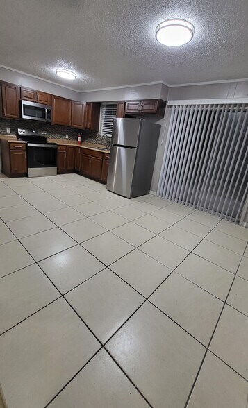 Building Photo - 6581 SW County Road 242