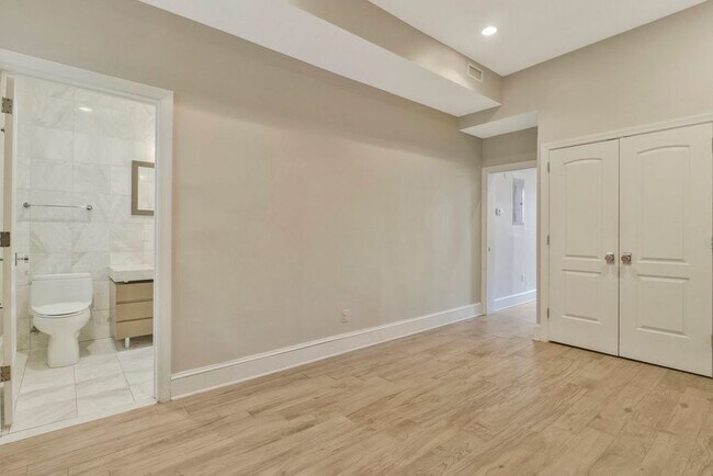 Building Photo - 1227 15th St NW