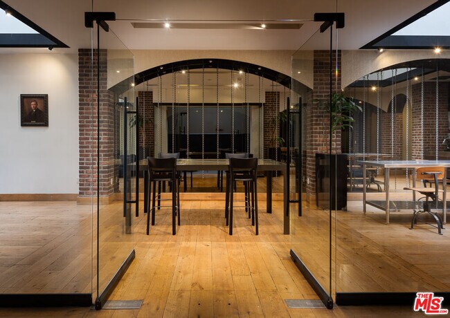 Building Photo - 460 S Spring St