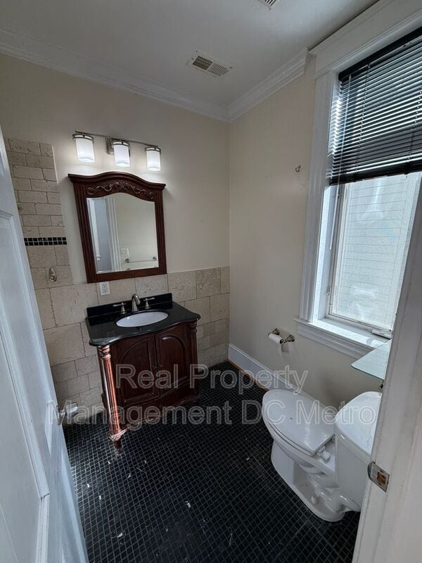 Building Photo - 3538 13th St NW