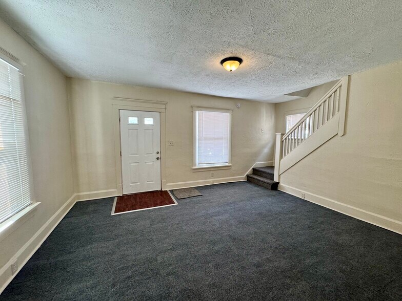 Building Photo - 2619 Clyde Pl SW