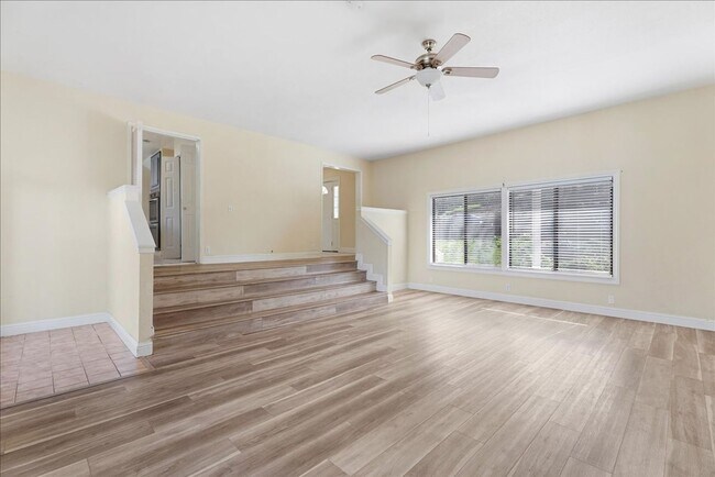 Building Photo - 2717 Knollwood Dr