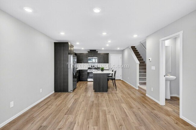 Building Photo - Recently Built Woodburn Townhome Featuring A/C