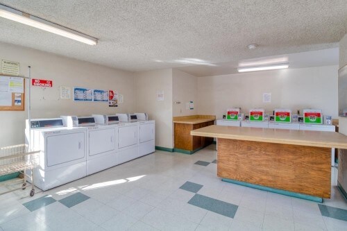 Building Photo - Corona del Norte