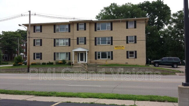Building Photo - 340 N Monroe St