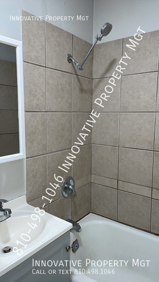 Building Photo - 1012 Farnum Ave