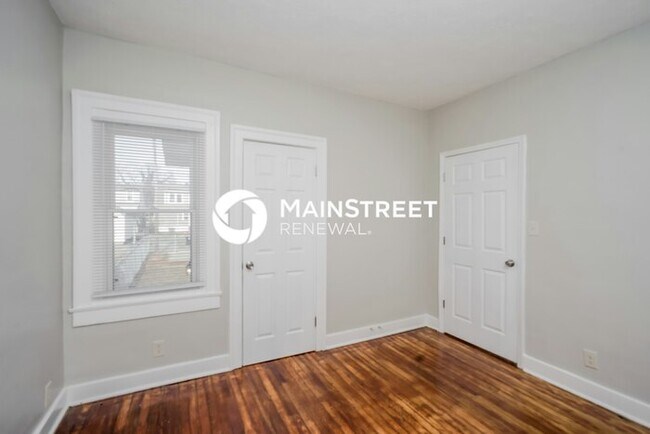 Building Photo - 4 Bedroom Pet-Friendly Home in Louisville, KY with Main Street Renewal