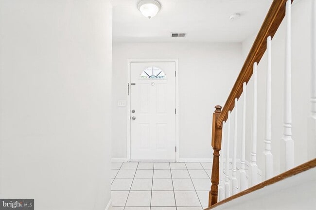 Building Photo - 1623 Chesapeake Ln