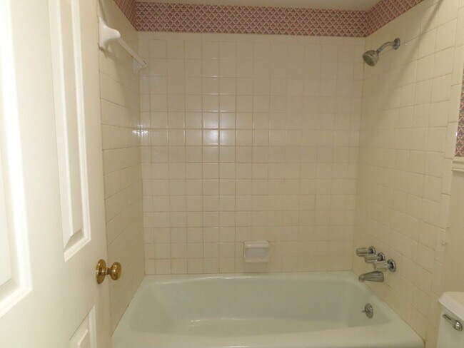 Building Photo - South Tyler! Beautiful 4 Bedroom, 3 Bath H...