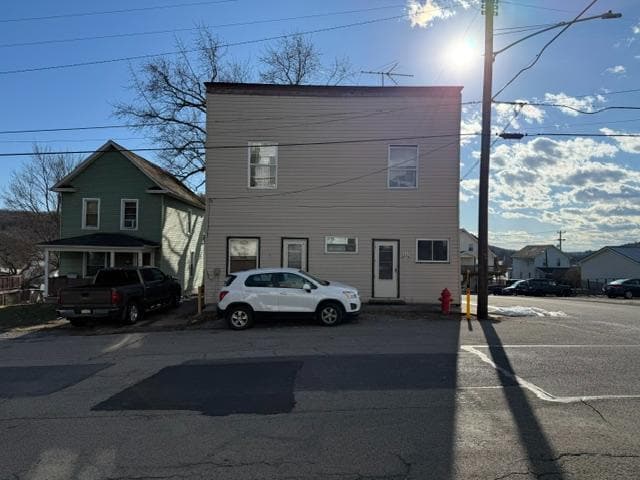 Building Photo - 925 Broadway Ave