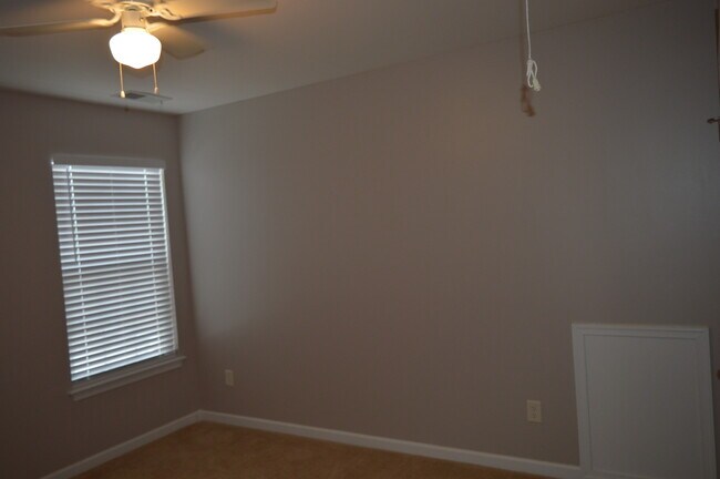 Building Photo - 15609 Troubadour Ln