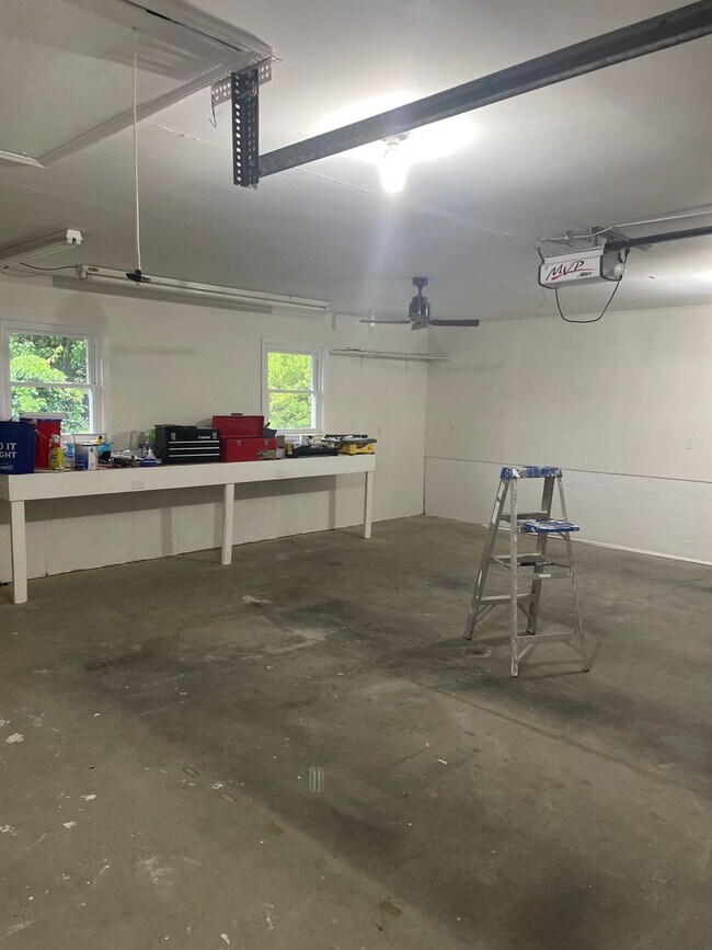 Building Photo - 4 BR 3 BA house on corner lot