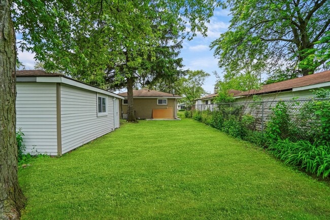 Building Photo - 16125 Marshfield Ave