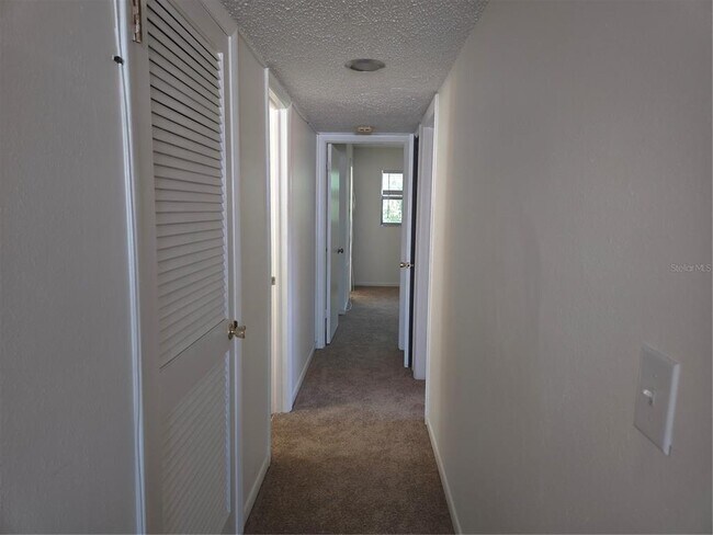 Building Photo - 2525 W Bay Dr