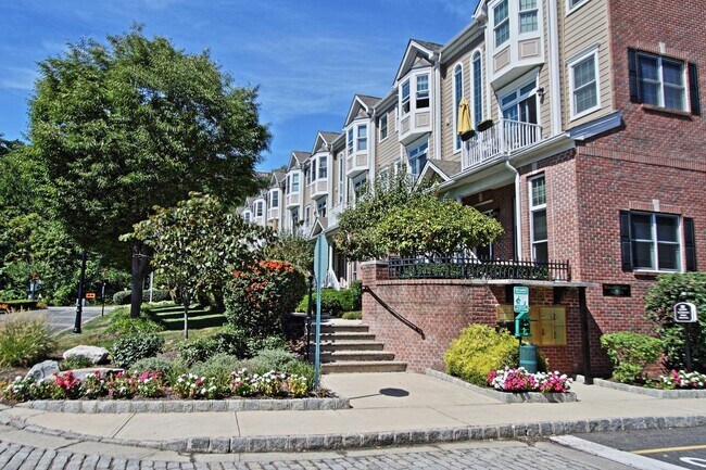 Building Photo - 395 Kingston Ct