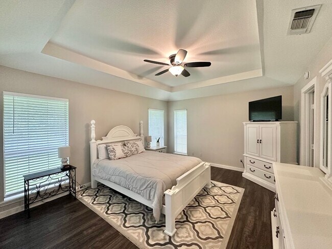 Building Photo - Updated 3-Bedroom 2.5 Bath Retreat in Whit...