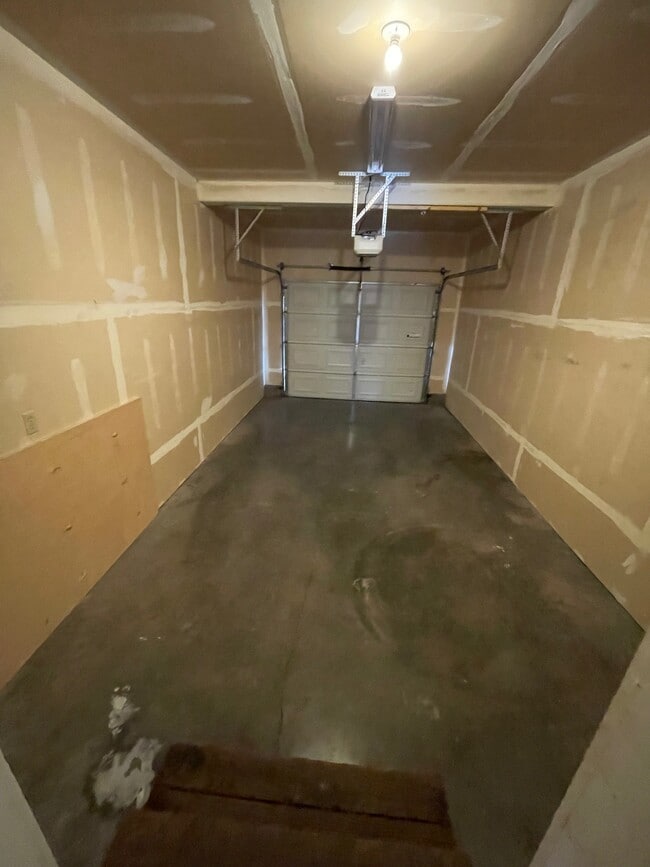 Building Photo - 2402 Daws Dr