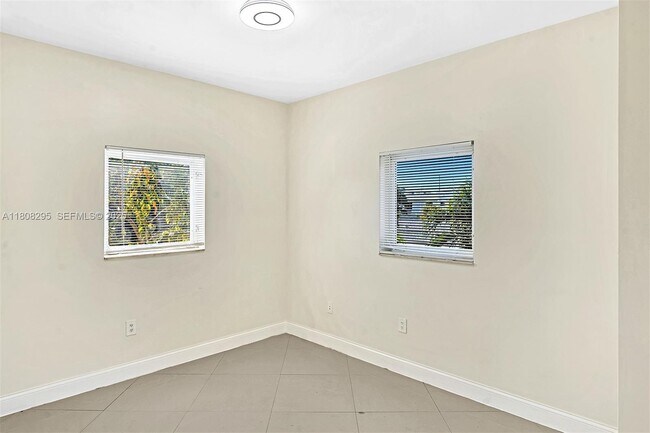 Building Photo - 2620 NE 214th St