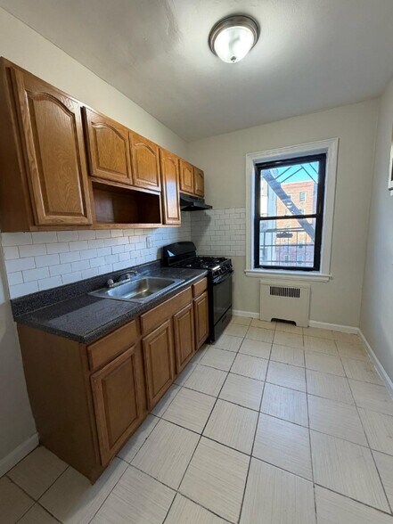 Building Photo - 25 Van Velsor Pl