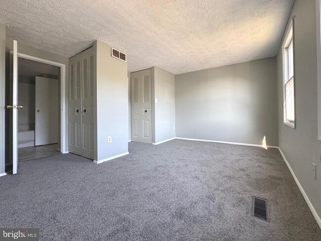 Building Photo - 95 Stillwood Cir