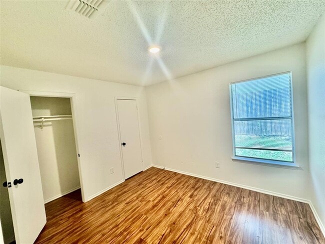 Building Photo - 5105 Purple Sage Dr