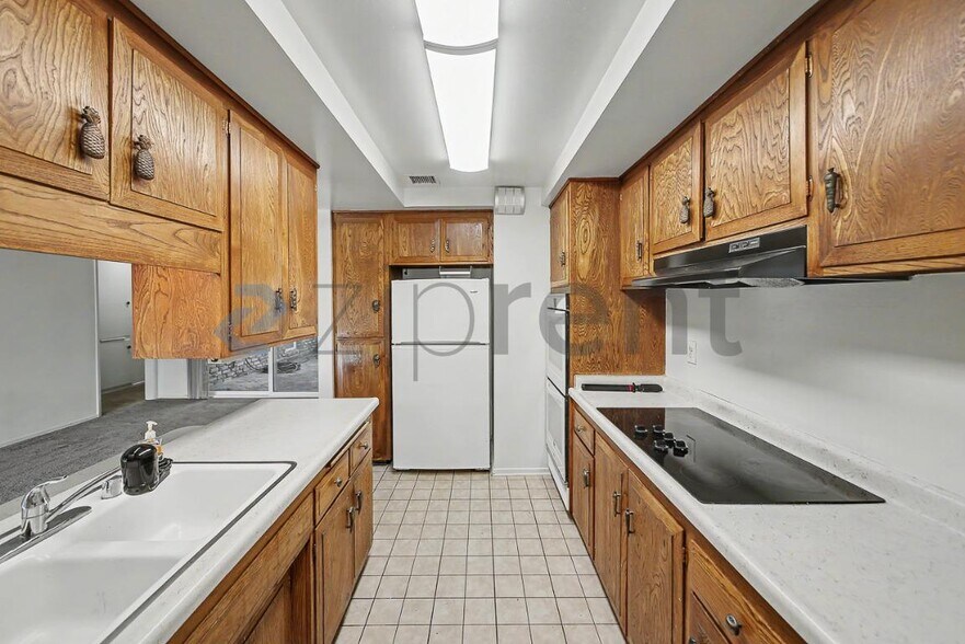 Building Photo - Unit