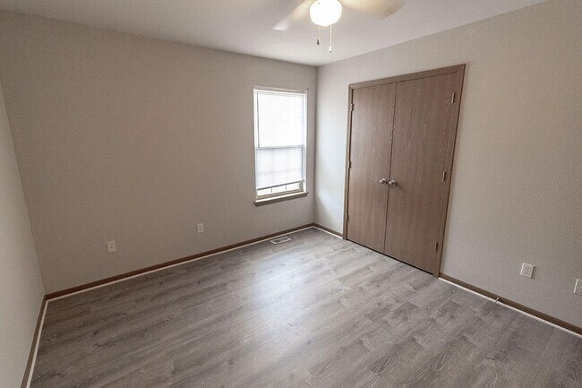 Building Photo - 2117 N Ballenger Ln