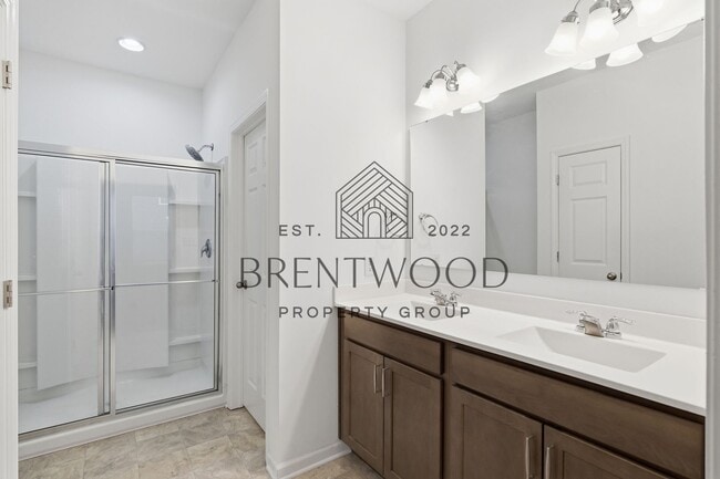 Building Photo - 3 Bed/3 Bath Home with Sunroom in Miller’s Walk – Noblesville