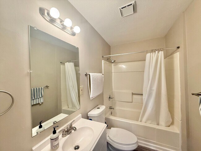 Building Photo - 3610 Rawdon Dr