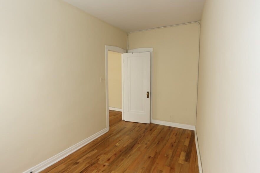 Building Photo - 516 W Melrose St