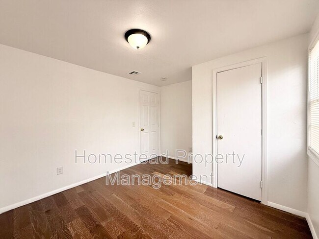 Building Photo - 4101 SE 42nd St