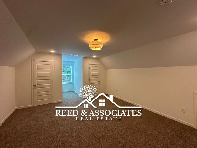Building Photo - Newly Built Property with Convenient Midto...