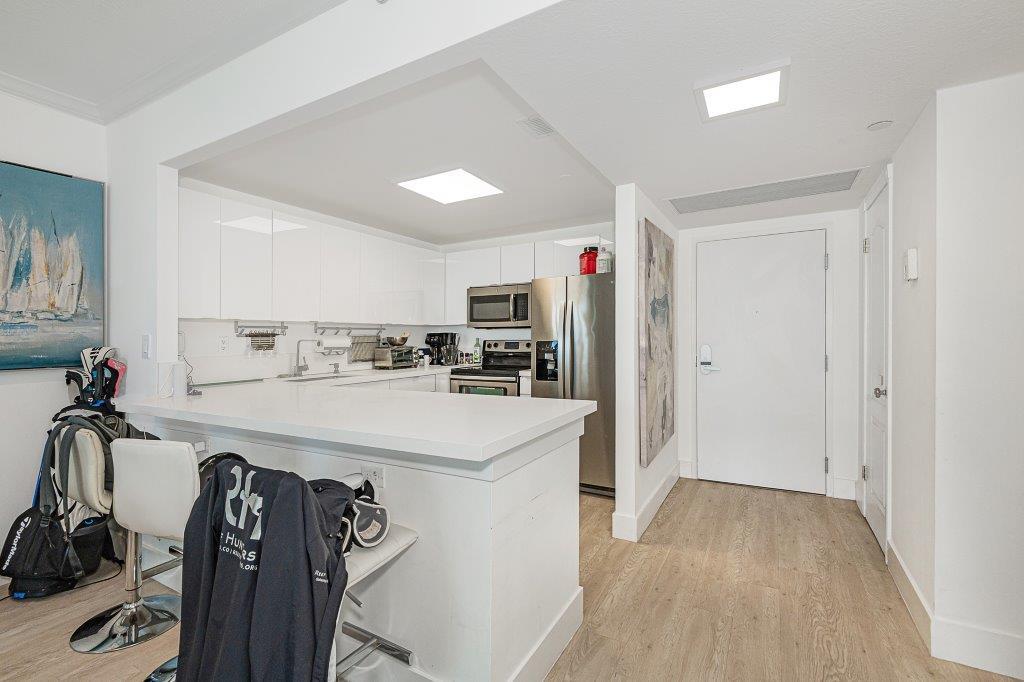 Building Photo - 2301 Collins Ave