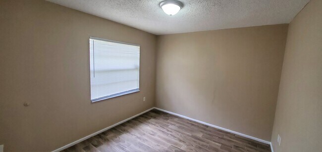 Building Photo - 1104 Mercury Dr W