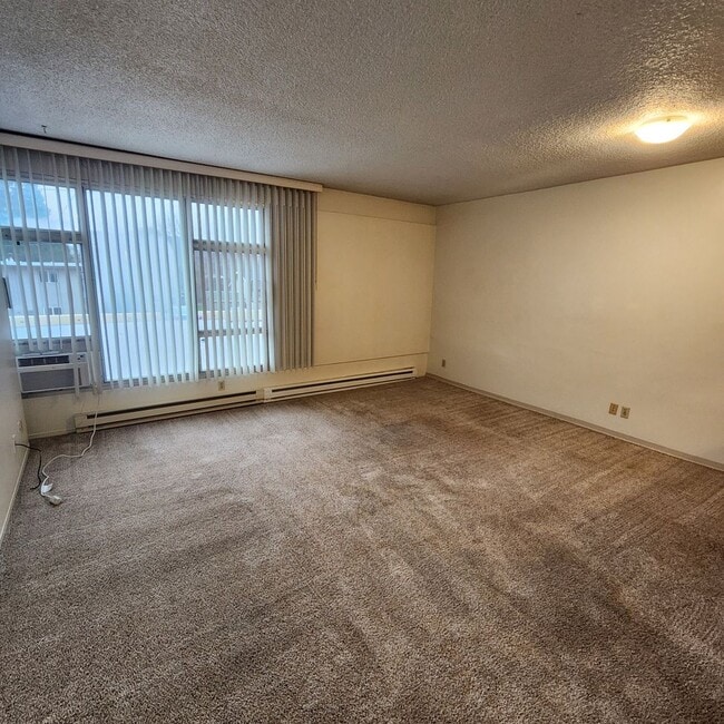 Building Photo - Willamette Towers One Bedroom Condominium Unit